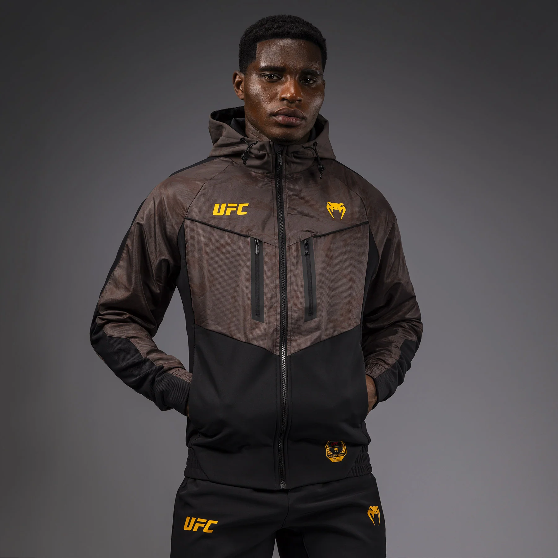 Veste à Capuche Zippé pour Hommes UFC Fusion by Venum Fight Week - Marron Terrestre – Image 4