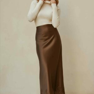 Jupe marron en satin et dentelle