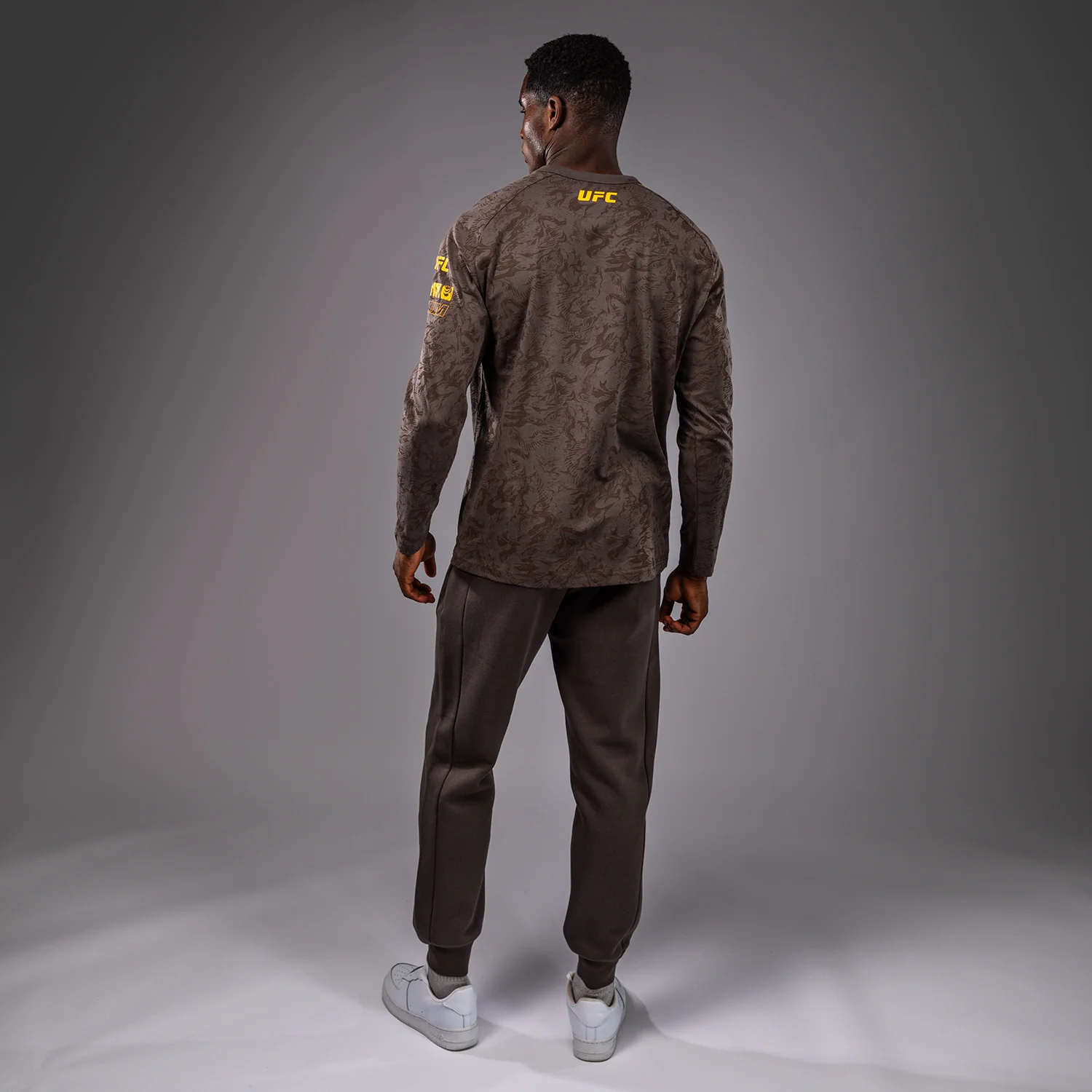 T-shirt à Manches Longues pour Hommes UFC Fusion by Venum Fight Week - Marron Terrestre – Image 5