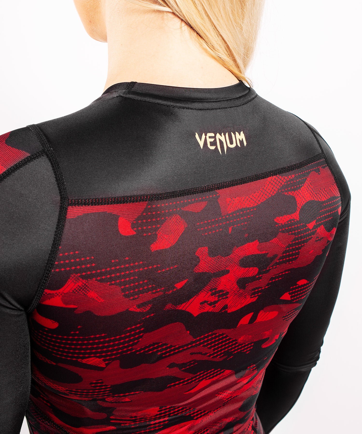 Rashguard manches longues Venum Defender – pour femmes - Noir/Rouge – Image 7