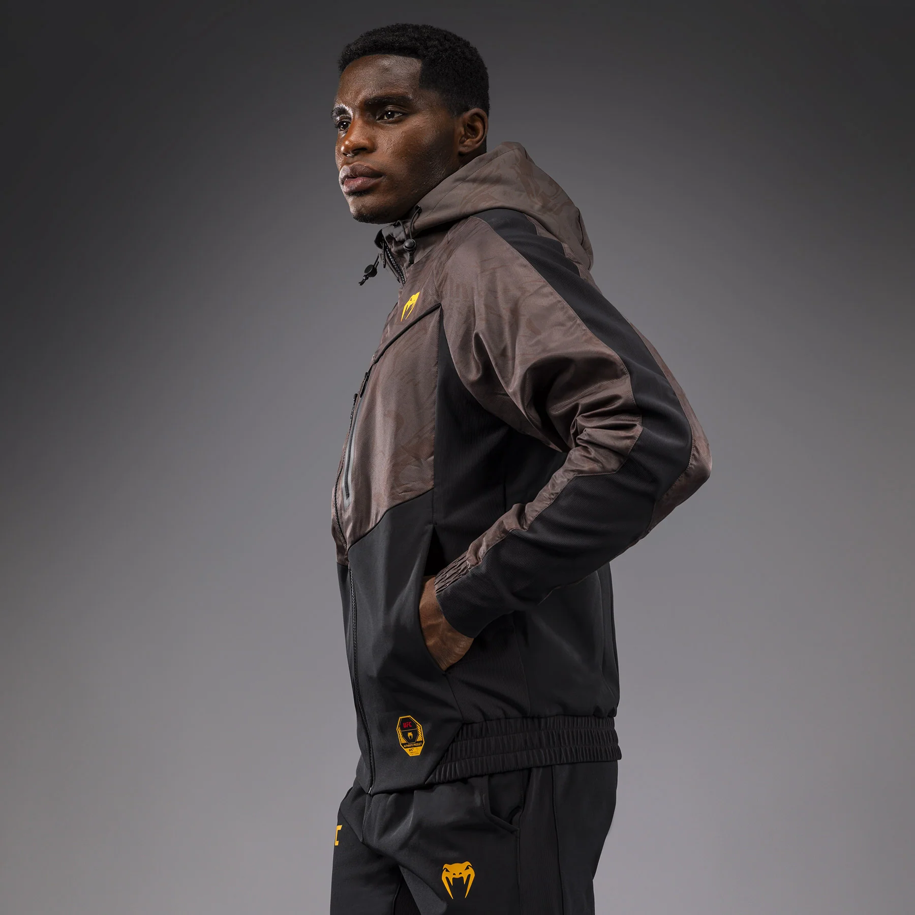 Veste à Capuche Zippé pour Hommes UFC Fusion by Venum Fight Week - Marron Terrestre – Image 3